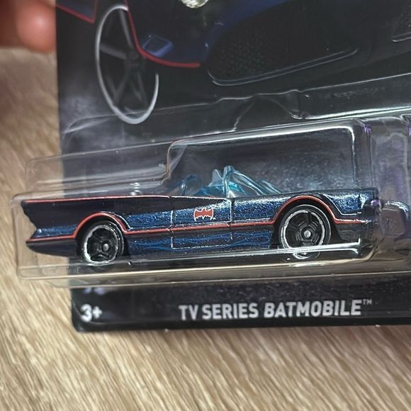 Hot Wheels - Classic TV Series Batmobile ”DC Comics Batman 1/5” Car Toy Batman - Picture 9 of 13